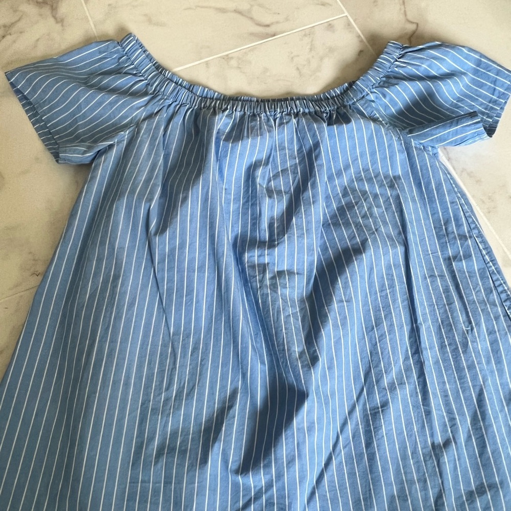Vineyard Vines off the shoulder shirt